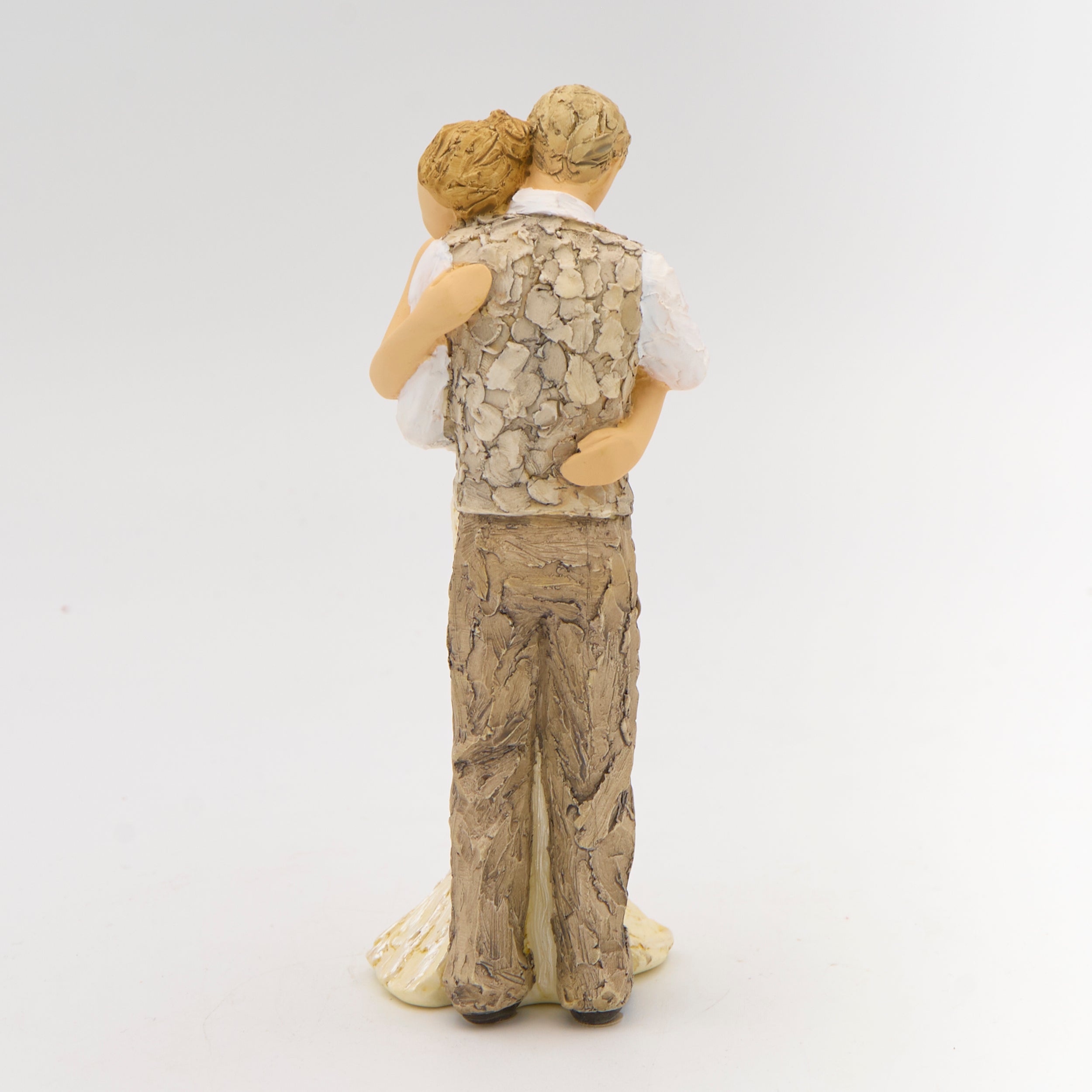 Statue of a couple embracing