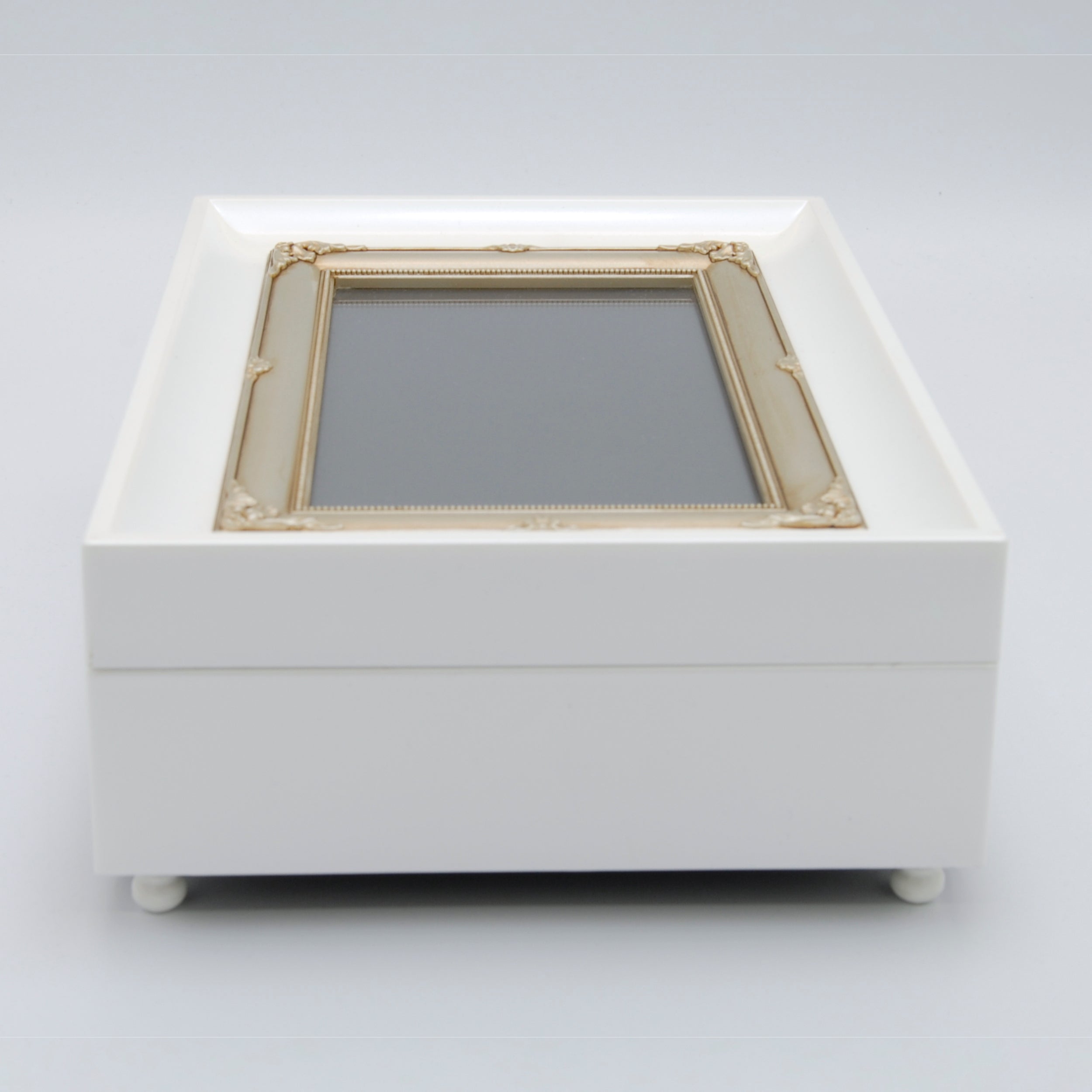 Daughter, You Are My Sunshine White Music Box – "Clair de Lune" Tune