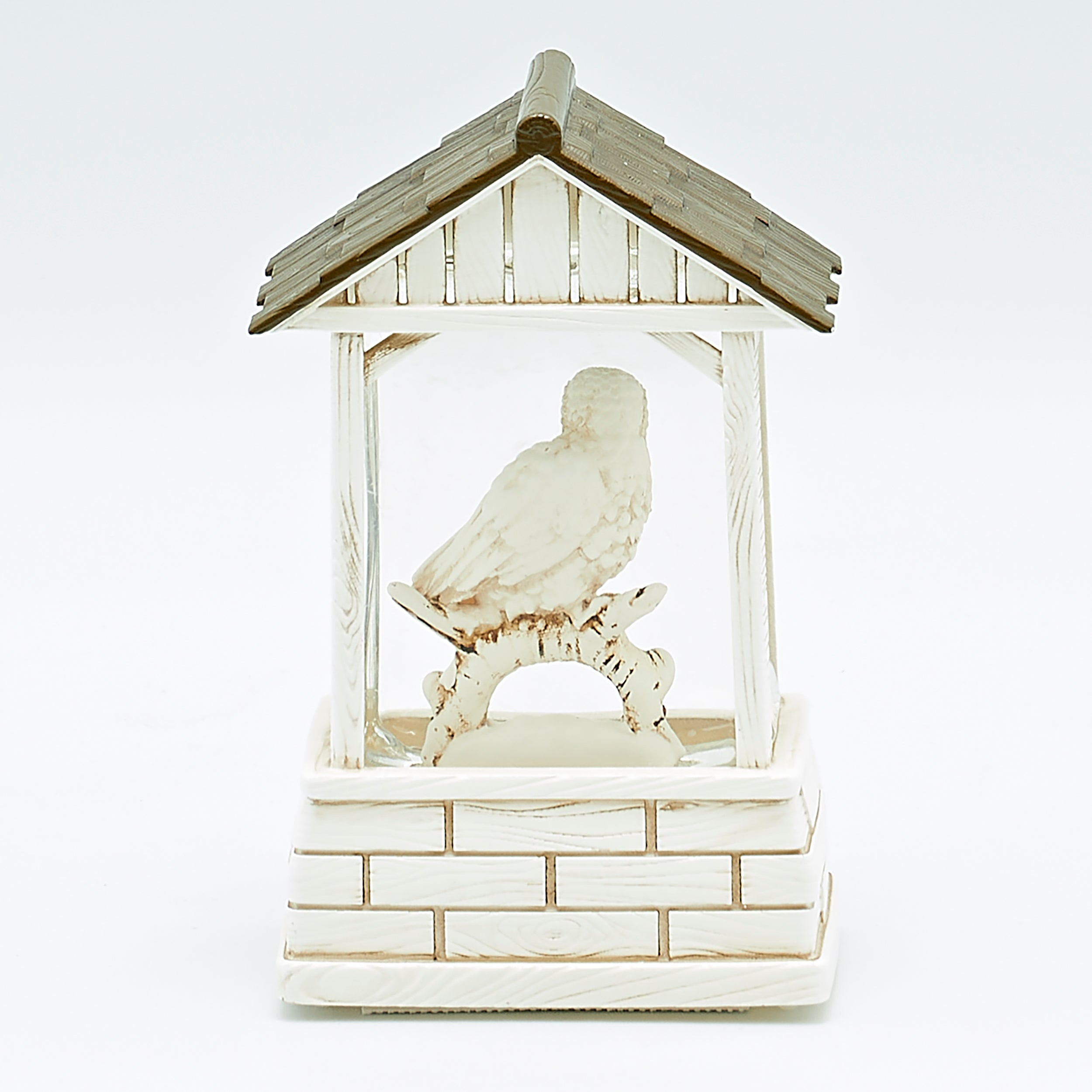 Lighted Barn with Owl & Holly – Shimmering Merry Lites