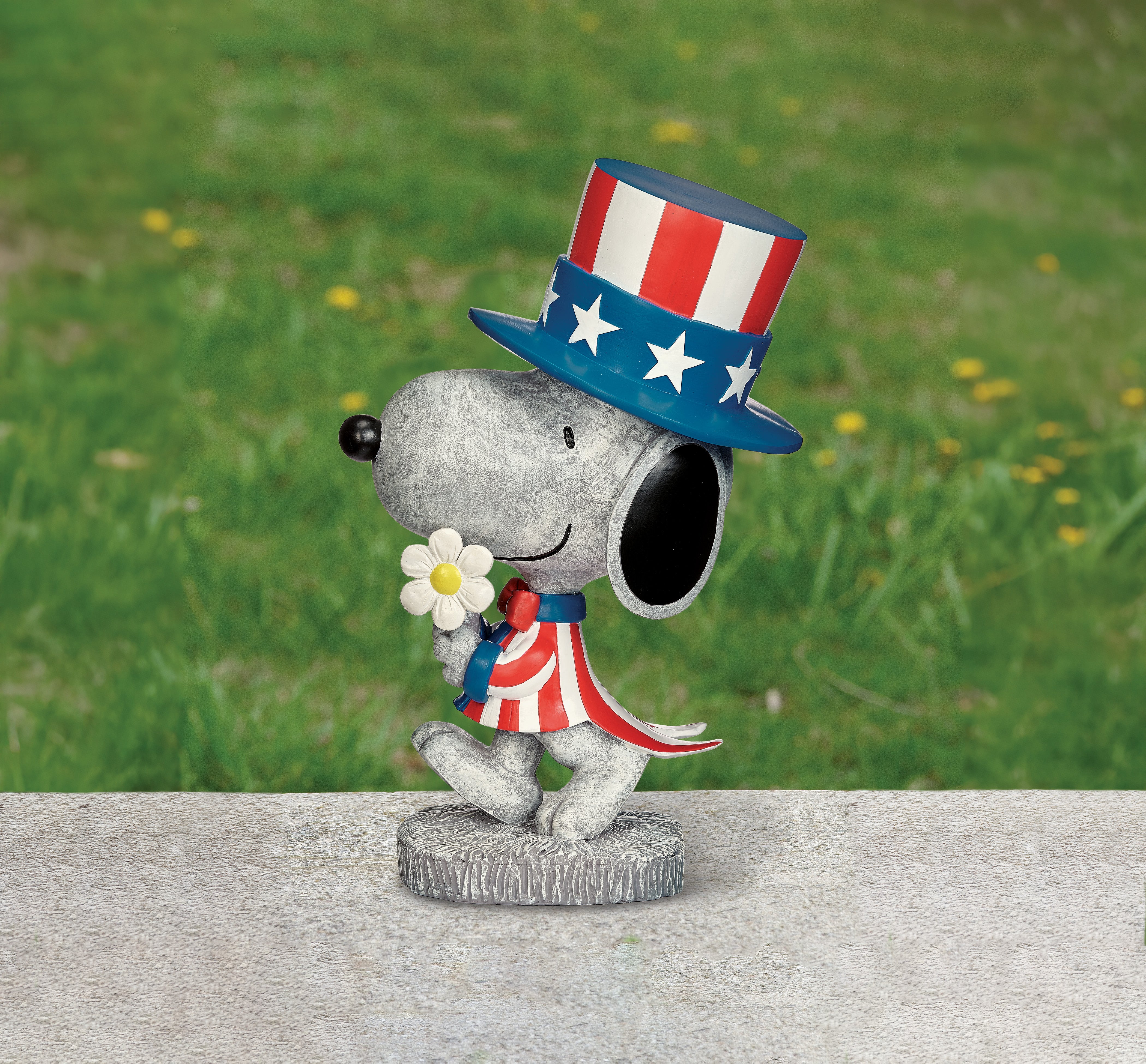 Peanuts Patriotic Snoopy Statue