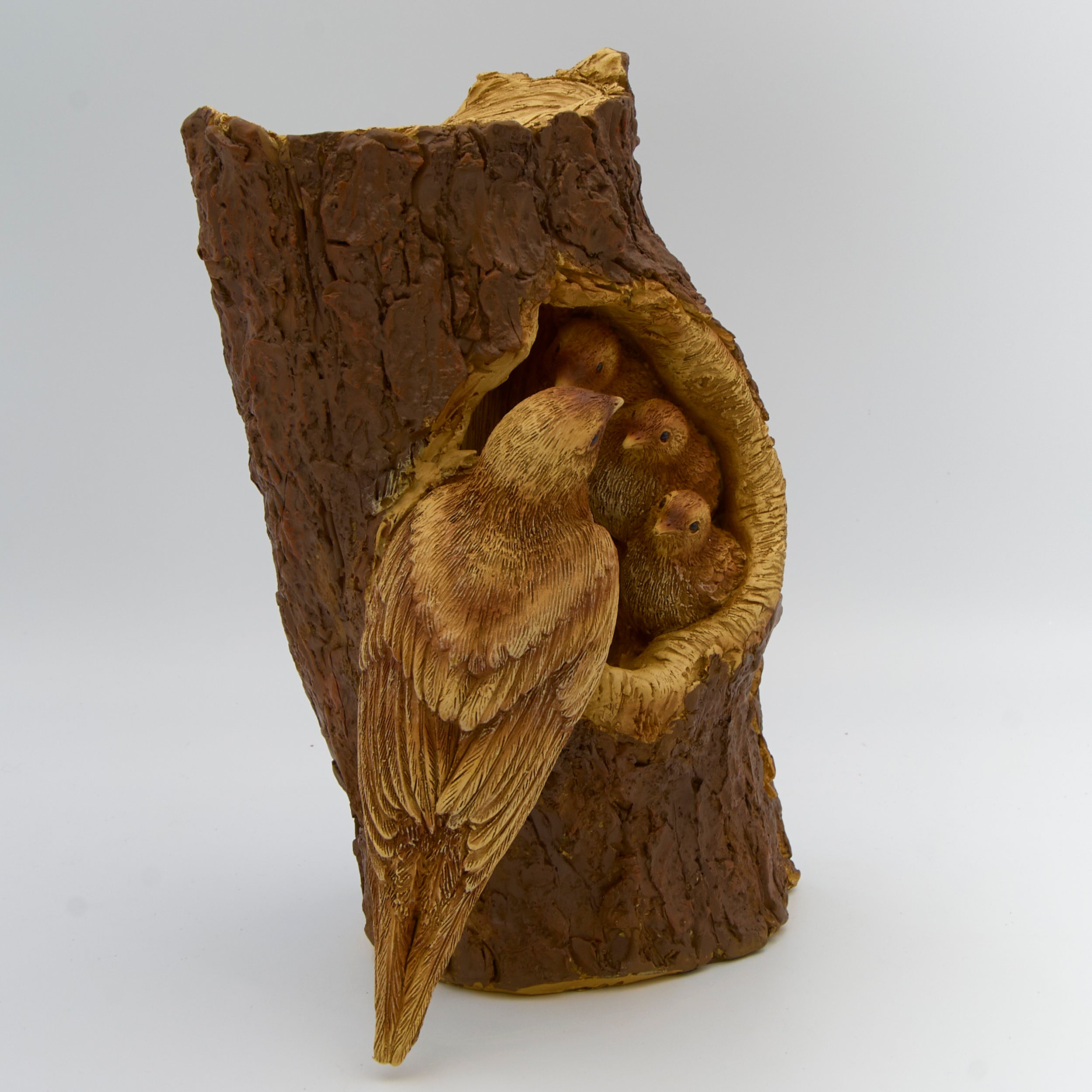 Mother Robin & Babies in Tree Trunk Garden Statue – Timber Tails Collection