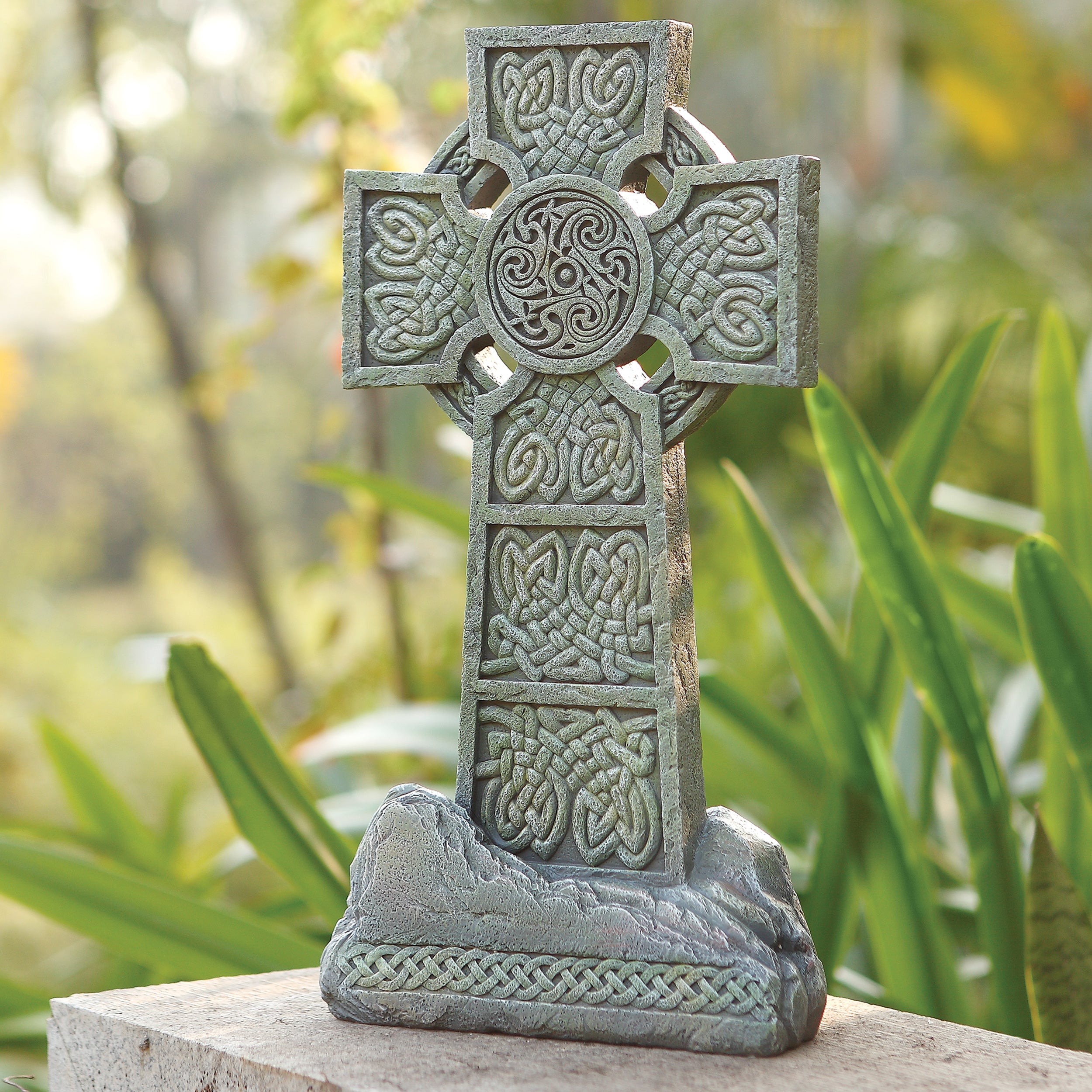 Joseph's Studio Celtic Cross Garden Statue