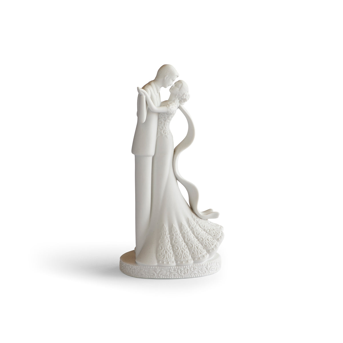 Side view of bride and groom cake topper showing their embrace and the bride’s trailing gown.